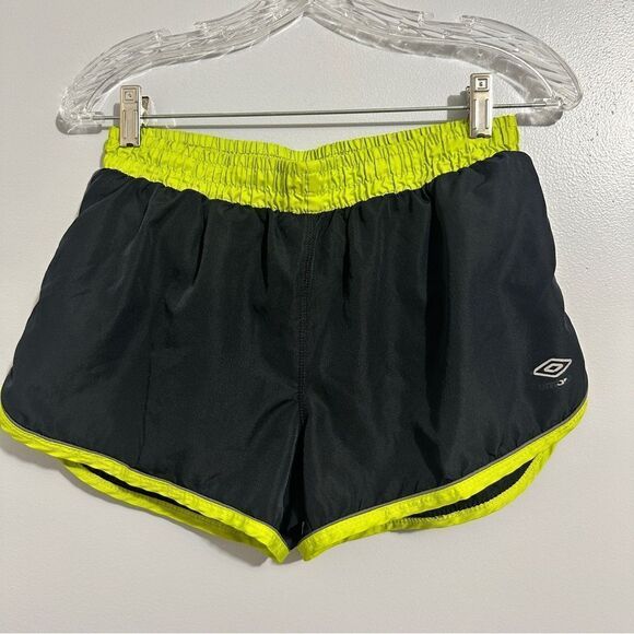 Umbro black shorts with a yellowish green trim size M - Picture 1 of 4